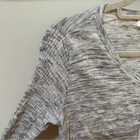 Abercrombie Gray Sweater size XS - Picture 3 of 8